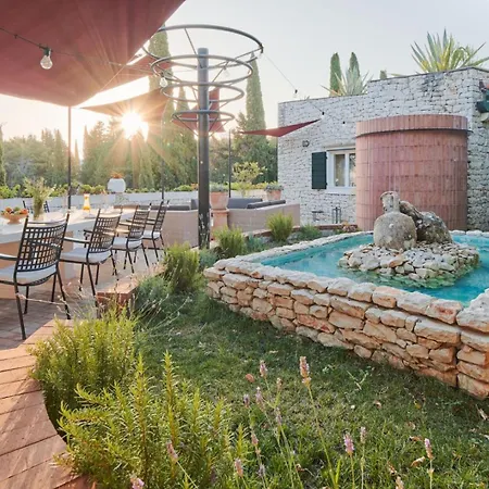 Luxury Beachfront Palace - Pool,brac Vila *