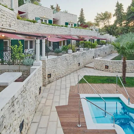 Luxury Beachfront Palace - Pool,brac Вилла *