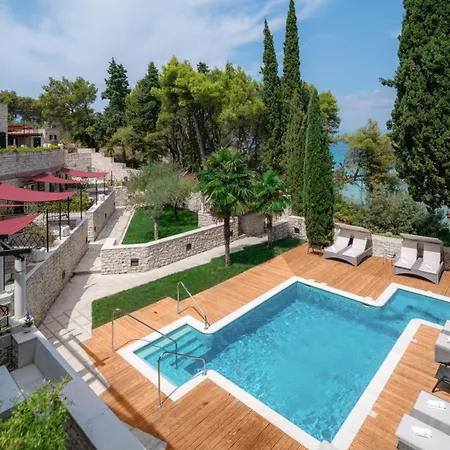Luxury Beachfront Palace - Pool,brac Вилла